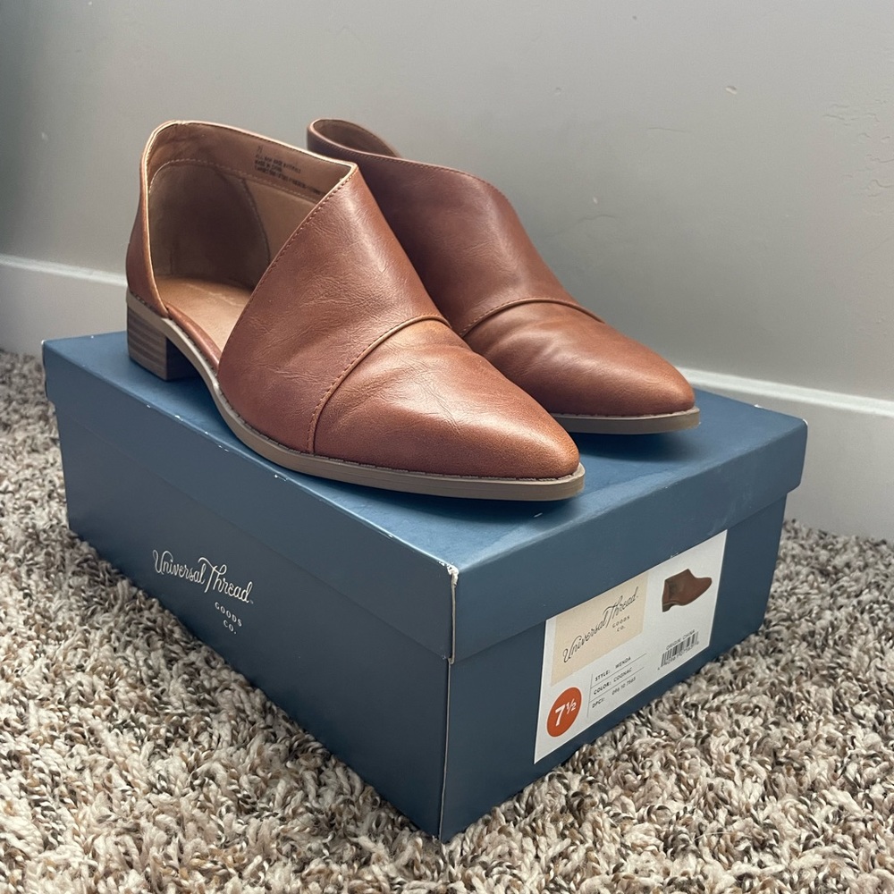 Universal Thread Wenda Cut-out Booties
